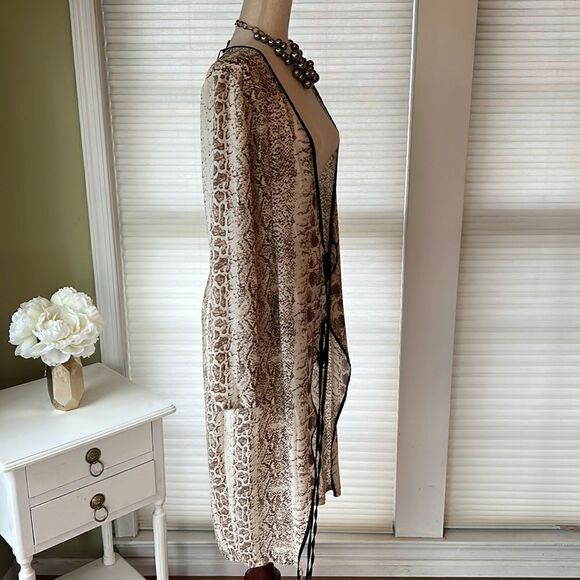 PrettylLittleThing Women’s 4 animal print tie front flowing cardigan NWT - Picture 8 of 16